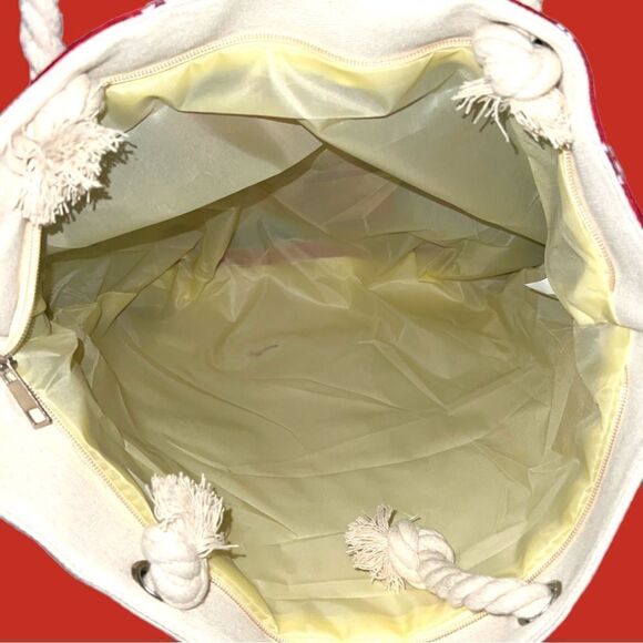 Christmas tote bag!! Nwot! Large capacity! Great for the holidays! - Picture 7 of 9